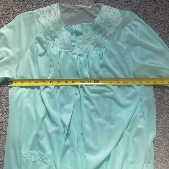 Vintage Two Piece Nightgown and Robe Set Size Medium - Picture 16 of 17